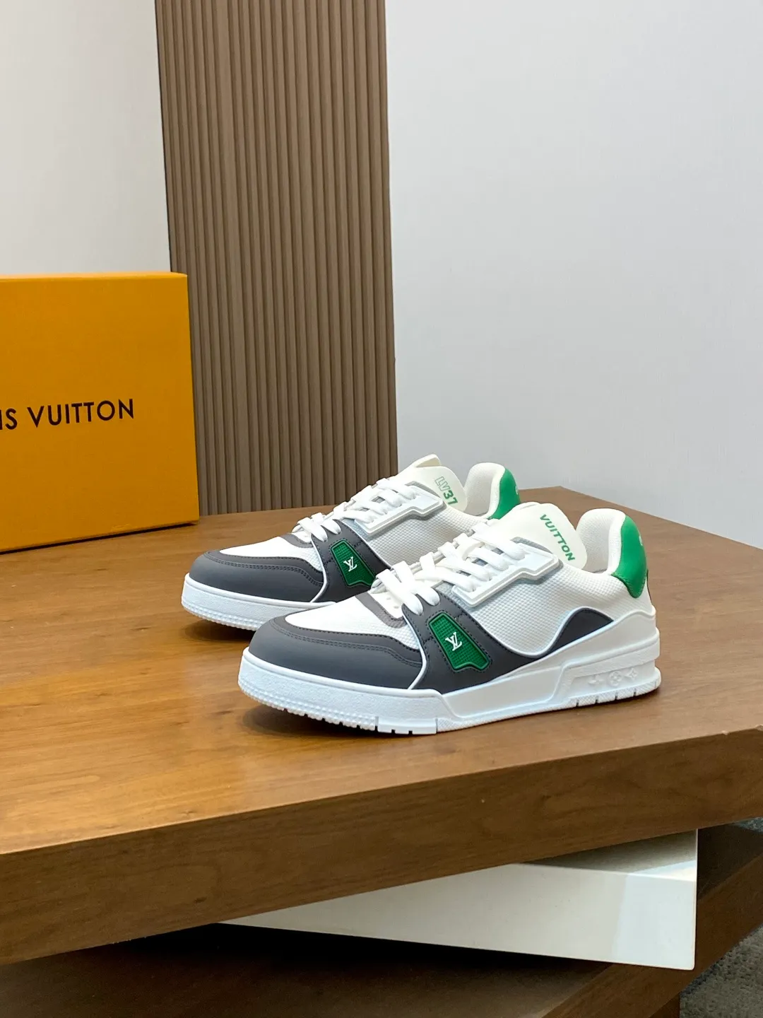 Men's shoes 💰900 Loui* Vuitto* - Louis ** donkey house New color matching men's trainer sneakers, this LV Trainer sneaker is made of calfskin and breathable mesh, showing pure colors, the #54 logo on the back traces the brand's birth in 1854, the designer's handwritten brand logo embellishes one side, designed by Virgil Abloh himself, a very commemorative sneaker, the new lv Louis Vuitton loui* vuitto* trainer sneaker low casual sports culture versatile basketball sneakers Size: 39-44 (customized at 38.45)